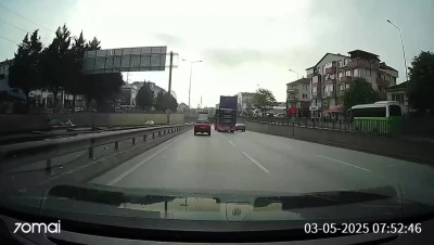 Kapağı a&ccedil;ık unutulan kamyon t&uuml;nele &ccedil;arptı
