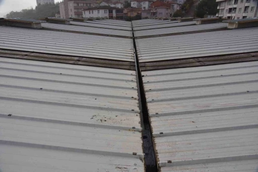 Kapalı pazar &ccedil;atısında bakım ve onarım &ccedil;alışması yapıldı
