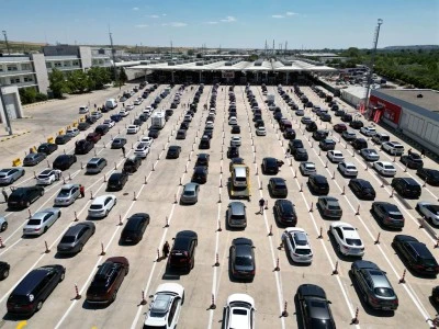 Kapıkule&rsquo;de  uzun ara&ccedil; kuyrukları 