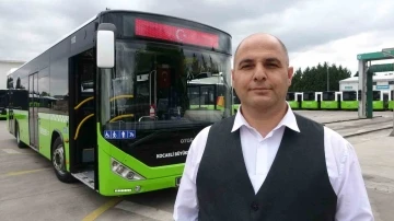 Kaplumbağayı ezilmekten kurtaran otob&uuml;s şof&ouml;r&uuml; o anları anlattı
