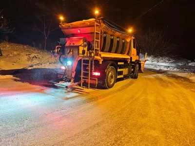 Kar yağışı ile birlikte Osmangazi Belediyesi k&uuml;reme ve tuzlama &ccedil;alışmalarını hızlandırdı
