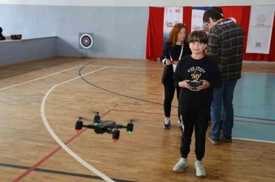 Karab&uuml;k&rsquo;te gen&ccedil;ler teknolojiyle yarıştı
