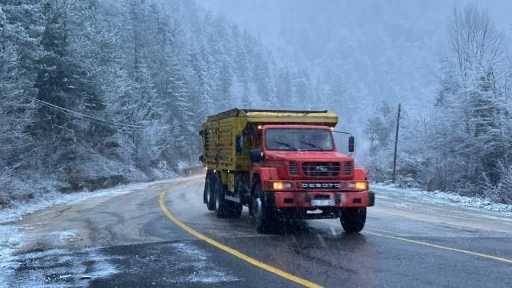 Karab&uuml;k&rsquo;te kar yağışı etkili oluyor
