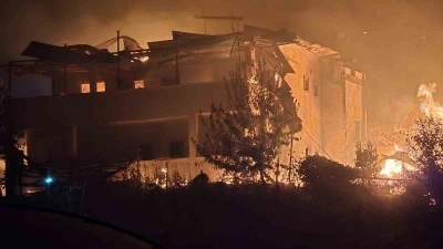 Karab&uuml;k&rsquo;teki orman yangınında 40 ev alevlere teslim oldu