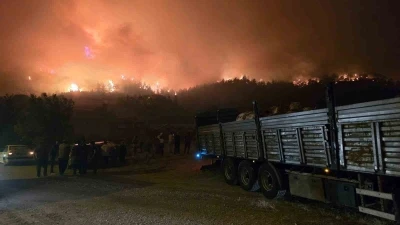 Karab&uuml;k&rsquo;teki yangın Ankara karayoluna indi
