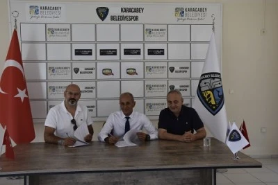 Karacabey Belediyespor&rsquo;a forma g&ouml;ğ&uuml;s sponsoru belli oldu