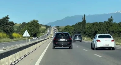 Karacabey Bursa y&ouml;n&uuml;, G&ouml;lyazı ve Minteks mevkilerinde uzun kuyruklar oluştu