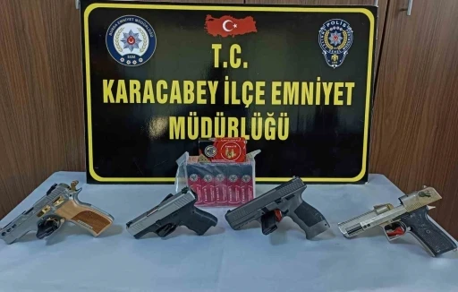Karacabey&rsquo;de bir evde 4 adet tabanca ele ge&ccedil;irildi
