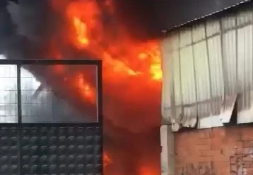 Karacabey'de geri d&ouml;n&uuml;ş&uuml;m at&ouml;lyesi ateş topuna d&ouml;nd&uuml;