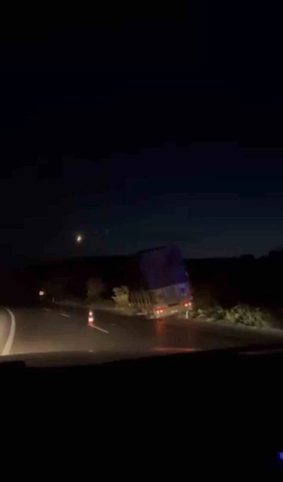 Karacabey&rsquo;de kamyonet ağa&ccedil;lara &ccedil;arptı