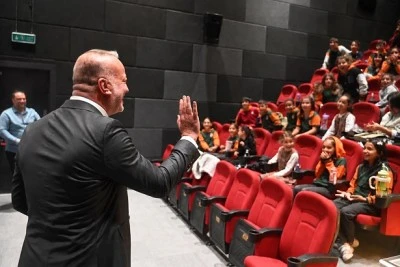 Karacabey'de kent sineması perdelerini a&ccedil;tı 