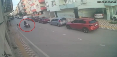 Karacabey'de motosikletin &ccedil;arptığı minik &ccedil;ocuk yaralandı