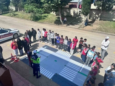 Karacabey&rsquo;de Trafik Haftası kapsamında &ccedil;ocuklara eğitim verildi