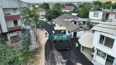 Karacabey'in Yenikaraağa&ccedil; Mahallesi'nde yollar yenileniyor