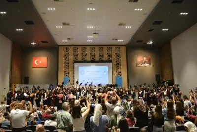 Karacabey Meslek Y&uuml;ksekokulu'nda mezuniyet t&ouml;reni