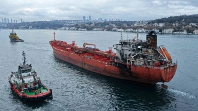 Karadeniz&rsquo;de dron saldırısına uğrayan tankerin ge&ccedil;işi nedeniyle İstanbul Boğazı trafiğe kapandı