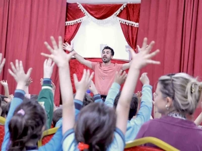 Karag&ouml;z g&ouml;lge oyunu ile &ccedil;ocuklara enerji tasarrufu dersi