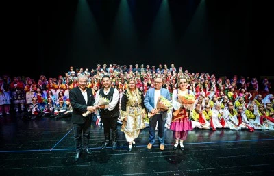 Karag&ouml;z Halk Dansları'ndan muhteşem final