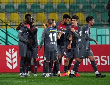 Karag&uuml;mr&uuml;k ma&ccedil;larını Esenler&rsquo;de oynayacak
