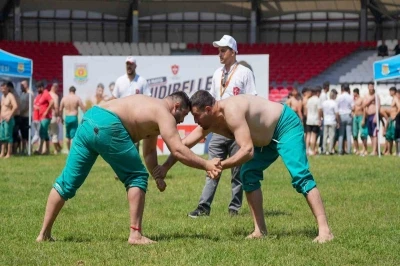 Karakucak G&uuml;reşleri 400 sporcunun katılımıyla ger&ccedil;ekleştirildi
