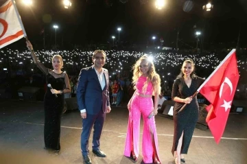 Karaman&rsquo;da sahne alan Ziynet Sali hayranlarını coşturdu
