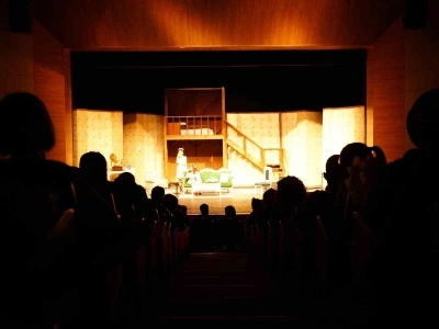 Karanlıkta Komedi&rsquo;ye ilgi b&uuml;y&uuml;k oldu
