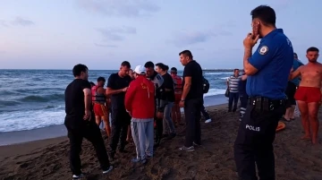 Karasu&rsquo;da denize giren Moldovalı boğuldu

