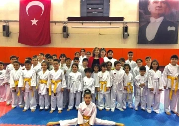 Karate &lsquo;Kuşak terfi&rsquo; sınavı Bitlis&rsquo;te yapıldı
