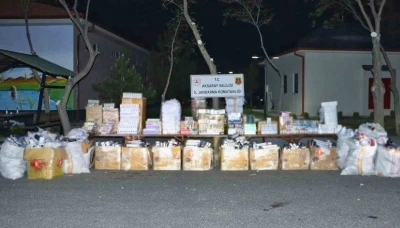 Kargo tırında binlerce ka&ccedil;an &uuml;r&uuml;n ele ge&ccedil;irildi
