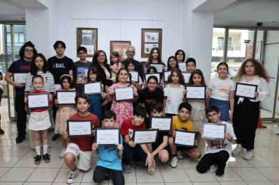 Karikat&uuml;r At&ouml;lyesi Katılımcılarından Yıl Sonu Sergisi