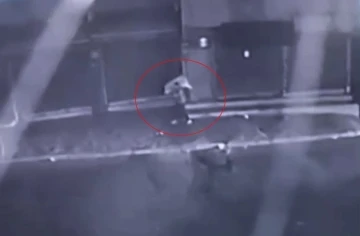 Karısını &ouml;nce &ouml;ld&uuml;rm&uuml;ş sonra &ccedil;uvalla sırtlayarak &ccedil;&ouml;pe atmış
