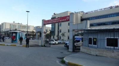 Karne almaya giderken kaza yapan lise &ouml;ğrencilerinden biri &ouml;ld&uuml;, diğeri ise yaralandı 