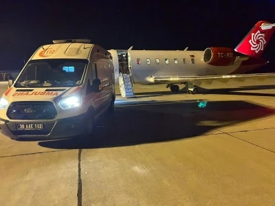 Kars'ta 44 g&uuml;nl&uuml;k bebek, ambulans u&ccedil;akla Ankara'ya sevk edildi