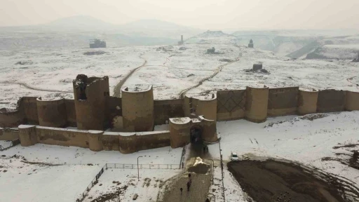 Kars&rsquo;ta Ani &Ouml;ren Yeri ziyaret&ccedil;i akınına uğruyor
