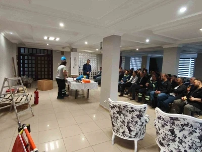 Kars&rsquo;ta &lsquo;Bana bir şey olmaz abi&rsquo; oyunu sahnelendi
