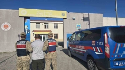 Kars&rsquo;ta dolandırıcılık su&ccedil;undan hapis cezası bulunan 1 kişi yakalandı
