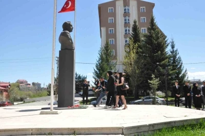 Kars&rsquo;ta Haydar Aliyev&rsquo;in 102. doğum g&uuml;n&uuml; kutlandı
