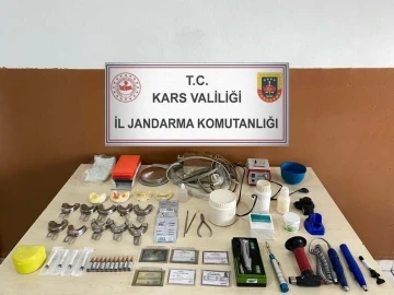 Kars&rsquo;ta jandarma ekipleri sahte diş doktorunu yakaladı
