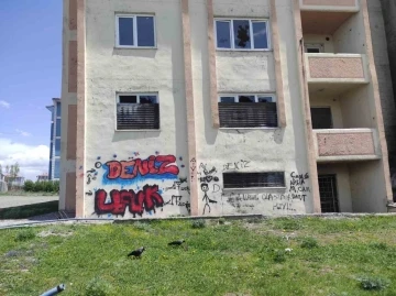 Kars&rsquo;ta jandarmanın boşalttığı lojmanlar harabeye d&ouml;nd&uuml;
