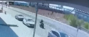 Kars&rsquo;ta MHP&rsquo;li belediye başkanın kardeşinin aracının kurşunlanması g&uuml;venlik kamerasında
