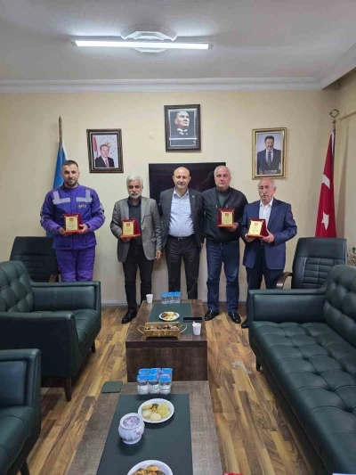 Kars&rsquo;ta yılın şof&ouml;rlerine plaket verildi
