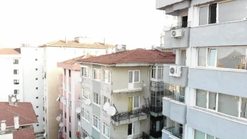 Kartal&rsquo;da 6 katlı binada balkon &ccedil;&ouml;kt&uuml;
