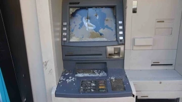 Kartal&rsquo;da ATM&rsquo;ye &ccedil;eki&ccedil;le b&ouml;yle saldırdı
