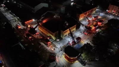 Kartal'da hastanenin &ccedil;atısında yangın; hastalar tahliye edildi