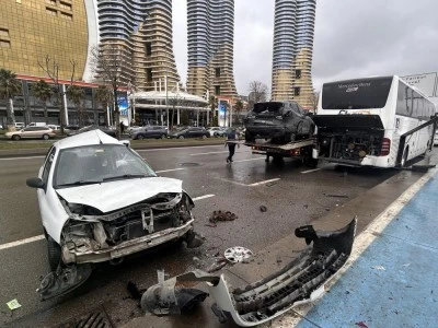 Kartal Sahili'nde zincirleme kaza: 1'i ağır 3 yaralı