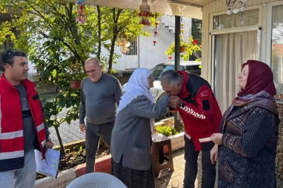 Kartepe Belediyesi Selden Etkilenen Vatandaşları Yalnız Bırakmıyor