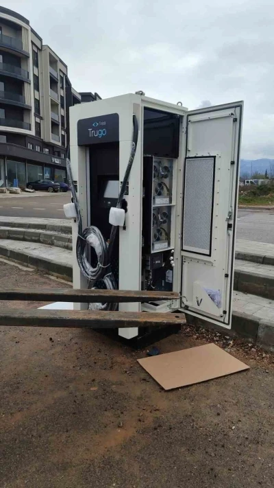 Kartepe&rsquo;de &ccedil;evreci ulaşım i&ccedil;in şarj istasyonları hizmete a&ccedil;ıldı
