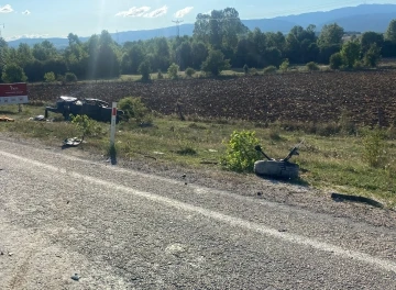 Kastamonu&rsquo;da iki otomobil &ccedil;arpıştı: 1 &ouml;l&uuml;, 2 yaralı
