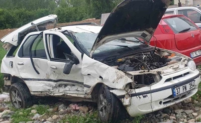 Kastamonu&rsquo;da iki otomobil &ccedil;arpıştı: 2 yaralı
