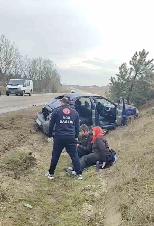 Kastamonu&rsquo;da takla atan otomobildeki 3 kişi yaralandı
